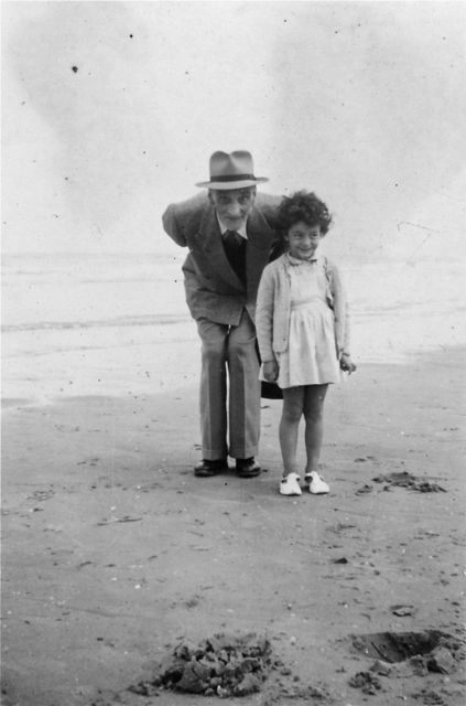 Opa was helemaal mee met de trend van kleinbeeldfotografie.